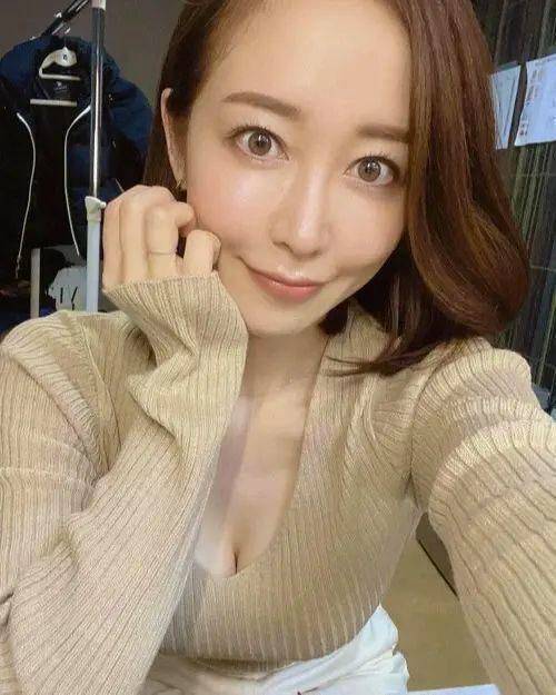 筱田優最新作，探索小巷隱藏特色小店的奇妙之旅